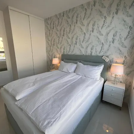 Exclusive For 6 People On The - Front Line - 1st Line Apartman