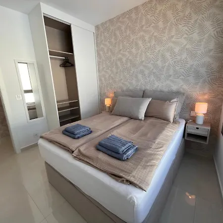 Exclusive For 6 People On The - Front Line - 1st Line Apartman *